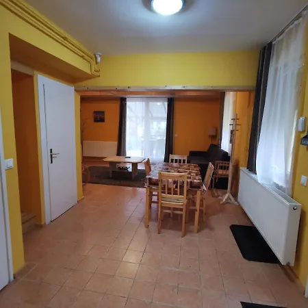 Elbujtat-lak Vendeghaz Gyoparosfuerdo Oroshaza