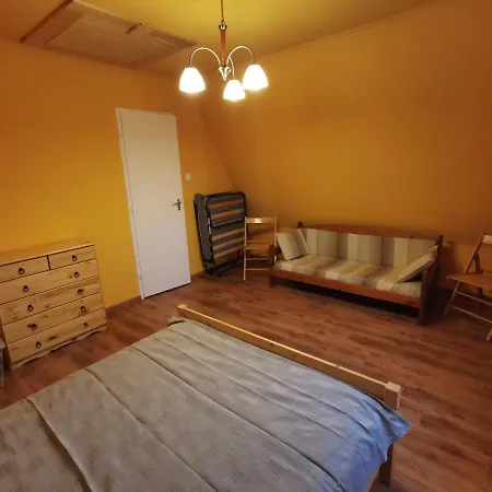 Elbujtat-lak Vendeghaz Gyoparosfuerdo Holiday home *
