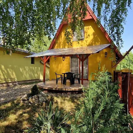 Elbujtat-lak Vendeghaz Gyoparosfuerdo Holiday home *