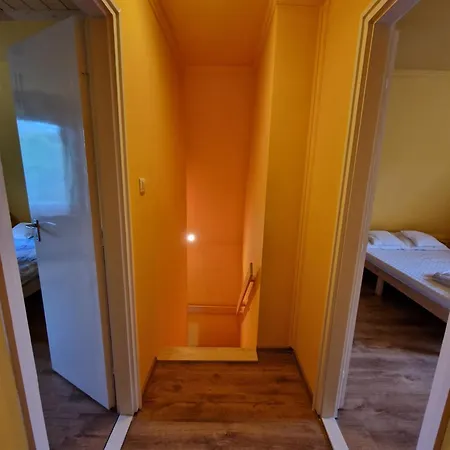 Elbujtat-lak Vendeghaz Gyoparosfuerdo