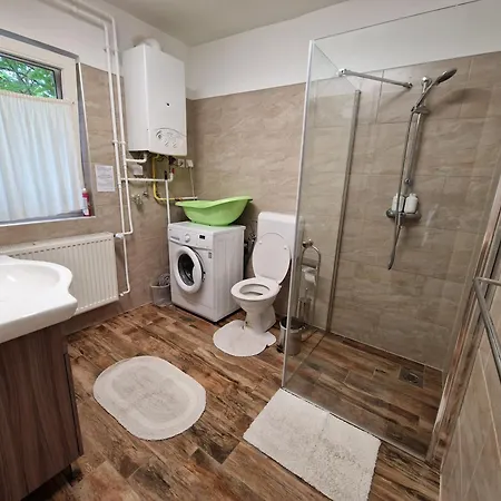 Elbujtat-lak Vendeghaz Gyoparosfuerdo Holiday home Oroshaza