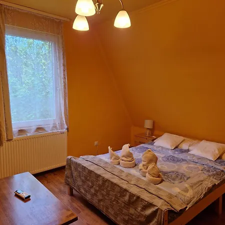 度假居 Elbujtat-lak Vendeghaz Gyoparosfuerdo 欧罗什哈佐