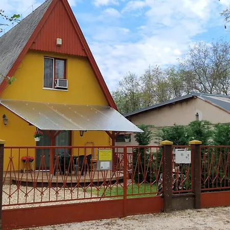 Elbujtat-lak Vendeghaz Gyoparosfuerdo * Oroshaza