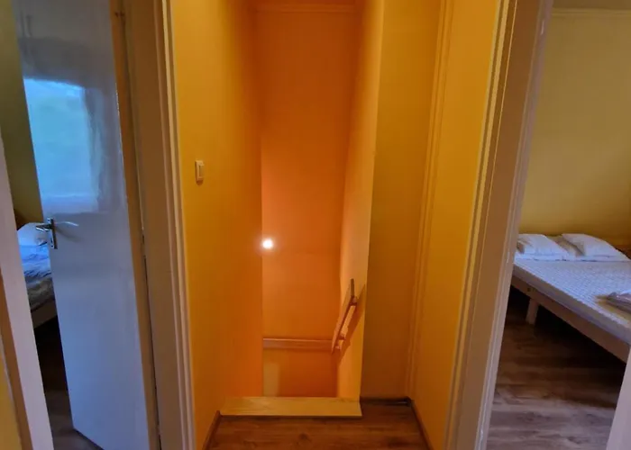 Elbujtat-lak Vendeghaz Gyoparosfuerdo