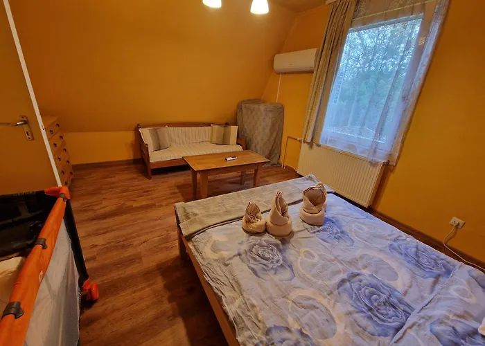 Semesterbostad Elbujtat-lak Vendeghaz Gyoparosfuerdo