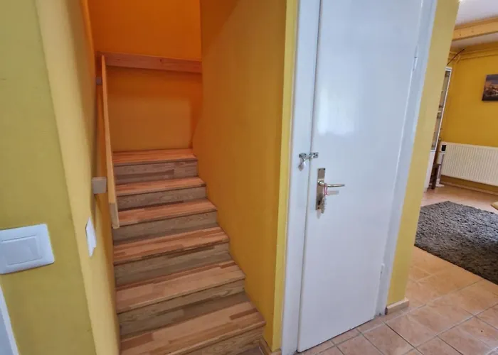 Elbujtat-lak Vendeghaz Gyoparosfuerdo Semesterbostad *